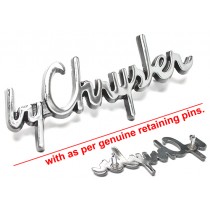 Reproduction "By Chrysler" Script Badge : suit VJ/VK